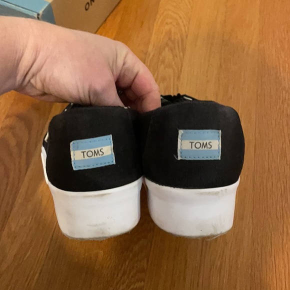 TOMS BLACK CANVAS PLATFORM SHOES - Picture 4 of 6